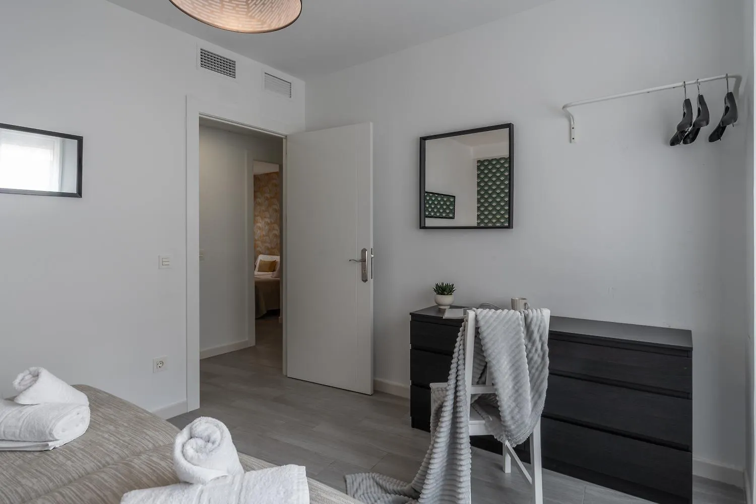 Tuguest Santa Paula III Apartment Granada Spain